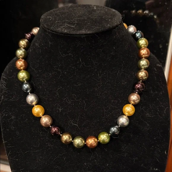 Kenneth Jay Lane Vibrant Pearl Necklace - Picture 1 of 7